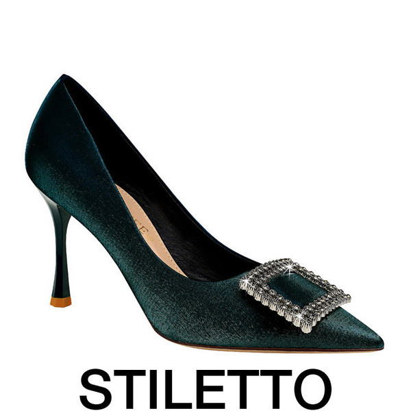 Γυναικεία σατέν παπούτσια με μεσαίο τακούνι και μεταλλική διακόσμηση με πέτρες