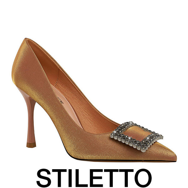 Γυναικεία σατέν παπούτσια με μεσαίο τακούνι και μεταλλική διακόσμηση με πέτρες