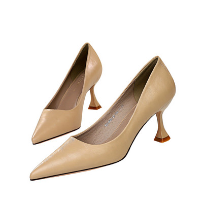 Κομψά γυναικεία παπούτσια κατασκευασμένα από έκο δέρμα με μη τυπικό τακούνι