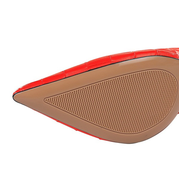 Κομψά γυναικεία παπούτσια κατασκευασμένα από έκο δέρμα με μη τυπικό τακούνι