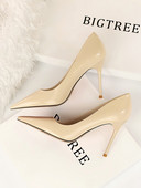 Κομψά γυναικεία παπούτσια από  οικολογικό δέρμα με τακούνι 8,5 cm