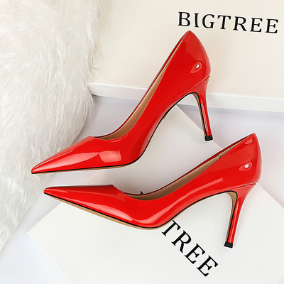 Κομψά γυναικεία παπούτσια από  οικολογικό δέρμα με τακούνι 8,5 cm