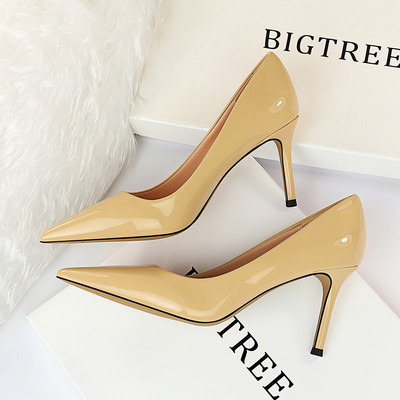 Κομψά γυναικεία παπούτσια από  οικολογικό δέρμα με τακούνι 8,5 cm