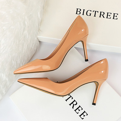 Κομψά γυναικεία παπούτσια από  οικολογικό δέρμα με τακούνι 8,5 cm