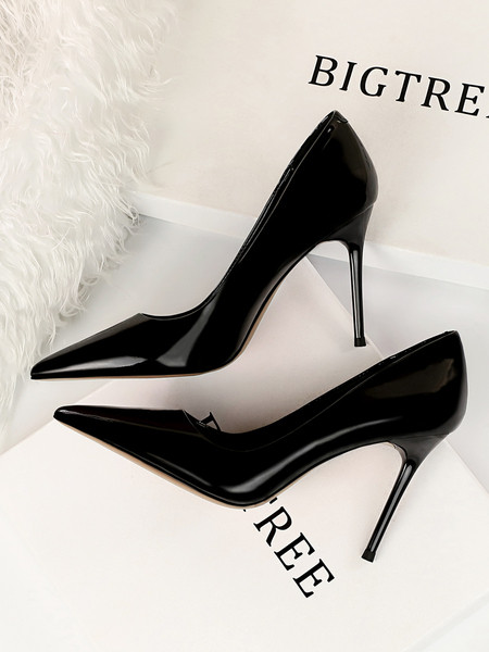 Κομψά γυναικεία παπούτσια από  οικολογικό δέρμα με τακούνι 8,5 cm