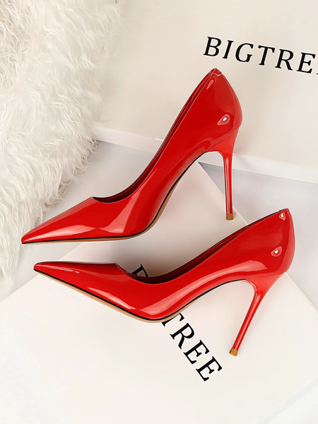 Κομψά γυναικεία παπούτσια από  οικολογικό δέρμα με τακούνι 8,5 cm