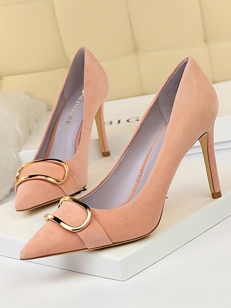 Σύγχρονα γυναικεία παπούτσια από οικολογικό σουέτ με μεταλλική διακόσμηση και ψηλά τακούνια