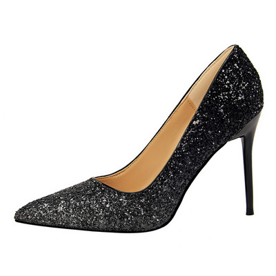 Fényes női cipő hegyes modell 9,5 cm sarokkal