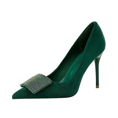 Női velúr cipő kövekkel