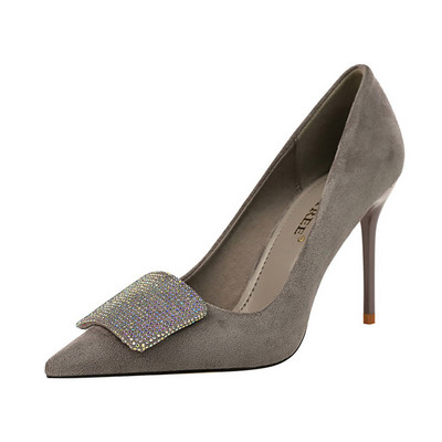 Női velúr cipő kövekkel