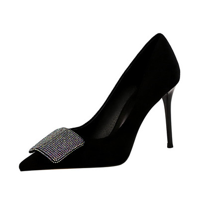 Női velúr cipő kövekkel