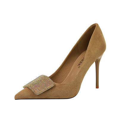 Női velúr cipő kövekkel