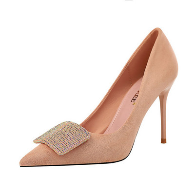 Női velúr cipő kövekkel