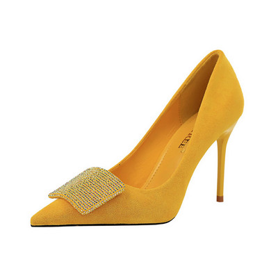 Női velúr cipő kövekkel