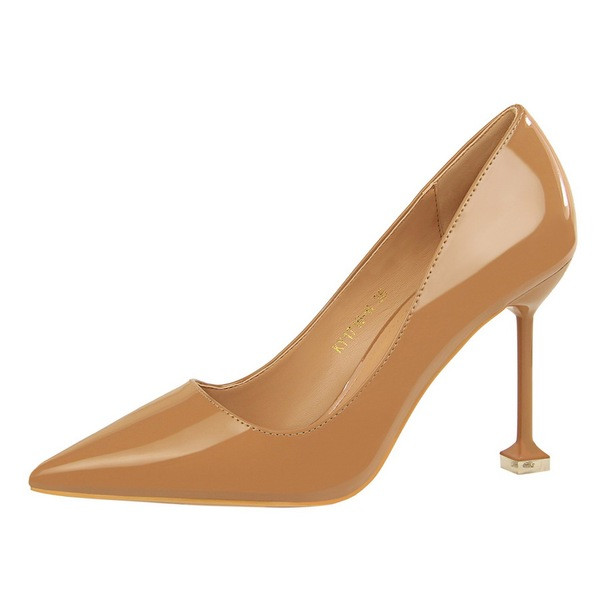 Lakkbőr női cipő hegyes modell 9,5 cm-es sarokkal