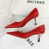 Női bőr cipő hegyes modell 6 cm-es sarokkal