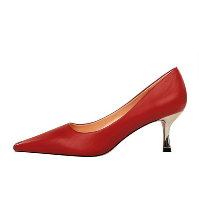 Női bőr cipő hegyes modell 6 cm-es sarokkal