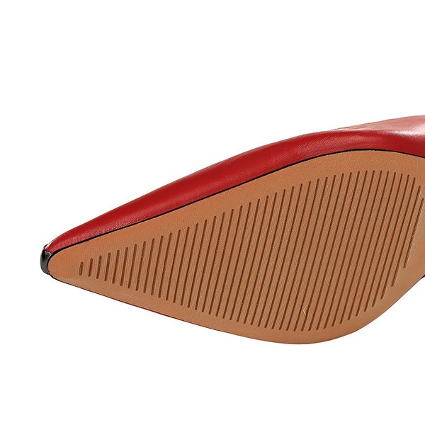 Női bőr cipő hegyes modell 6 cm-es sarokkal