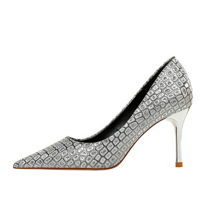 Új modell női stílusos cipő hegyes modell magassarkúval