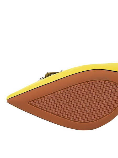 Κομψά γυναικεία παπούτσια μυτερό μοντέλο με μεταλλική διακόσμηση