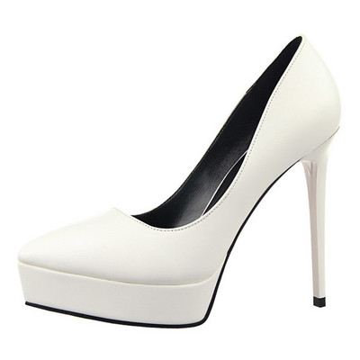 Modern hegyes cipő magas sarkú és platform