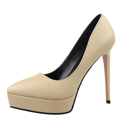 Modern hegyes cipő magas sarkú és platform