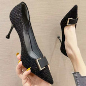 Elegantne ženske cipele na špic s kopčom i tankom petom