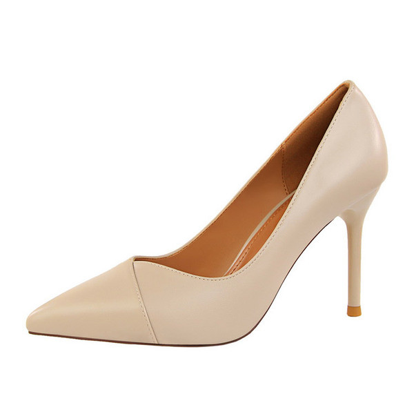 Öko bőrből készült, közepes sarkú női cipő