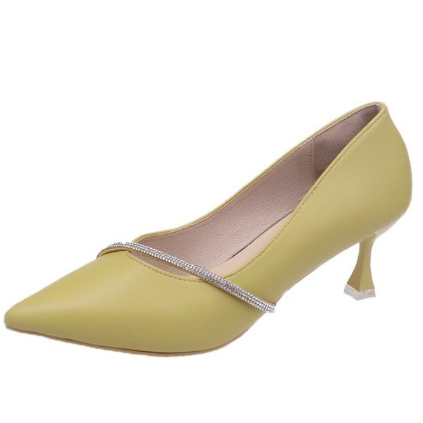 Női hegyes cipő öko bőrből kövekkel