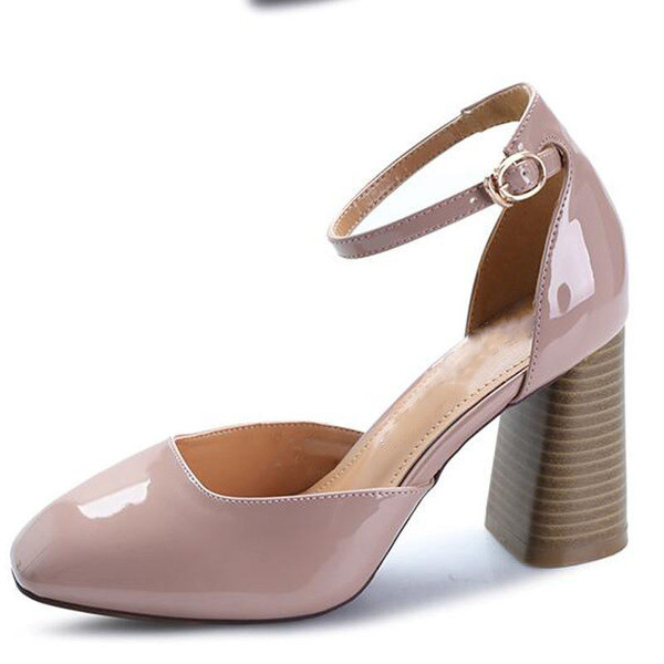 Női bőrcipő vastag sarokkal és bokapánttal