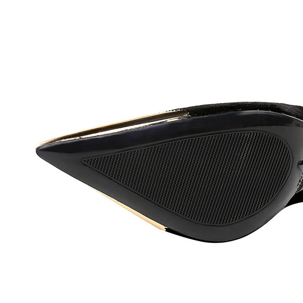 Eko velúrból készült stílusos női cipő fém díszítéssel, magassarkúval