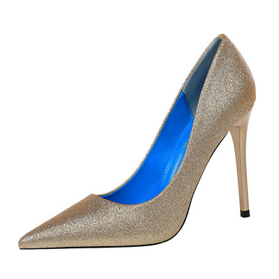 Női cipő fényes részecskékkel hegyes modell