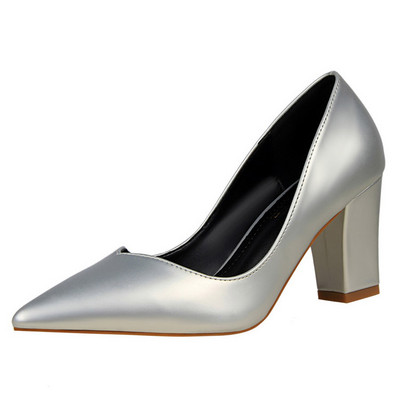 Női formális cipő hegyes modell 7 cm vastag sarokkal