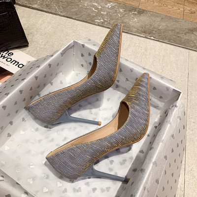 Új modell stílusos női cipő hegyes modell magassarkúval