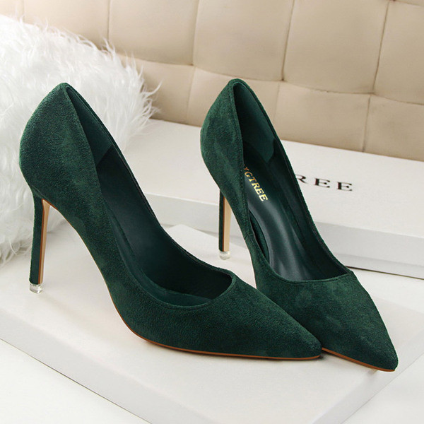 Modern velúr cipő sima modell magassarkúval
