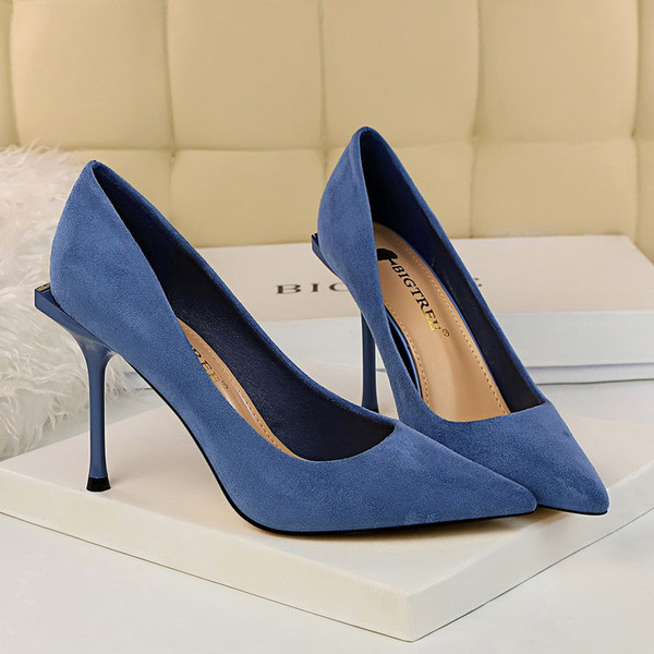 Női velúr cipő nem szabványos sarokkal