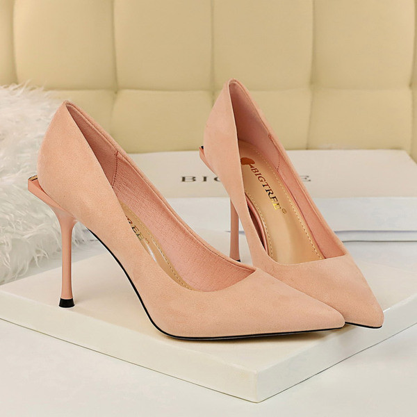 Női velúr cipő nem szabványos sarokkal