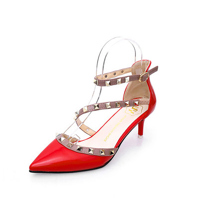 Női cipő hegyes modell alacsony sarkú