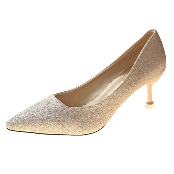 Fényes női cipő hegyes modell 6 cm sarokkal