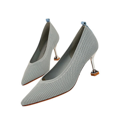 Vékony sarkú női textilcipő