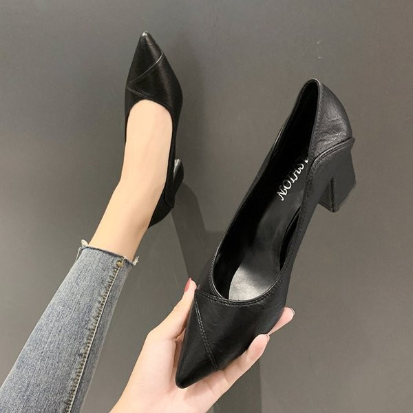 Öko bőrből készült női cipő vékony vagy vastag sarokkal