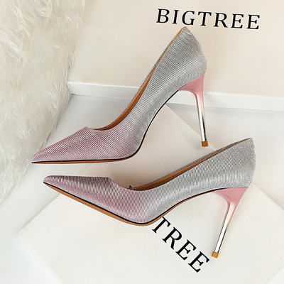 Modern női cipő magassarkúval, irizáló színekben