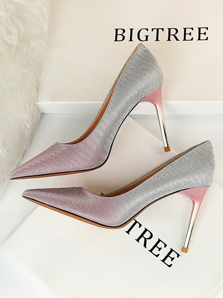 Modern női cipő magassarkúval, irizáló színekben