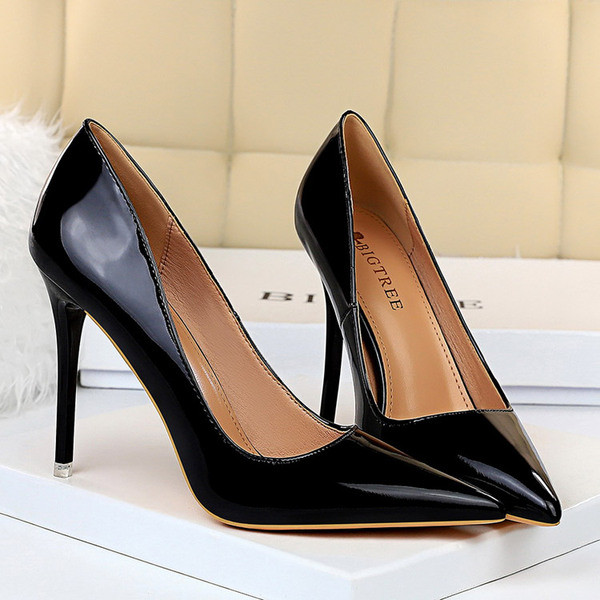 Ženske moderne lakirane cipele model na špic