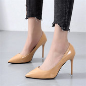 Stílusos női bőrcipő - magassarkúval