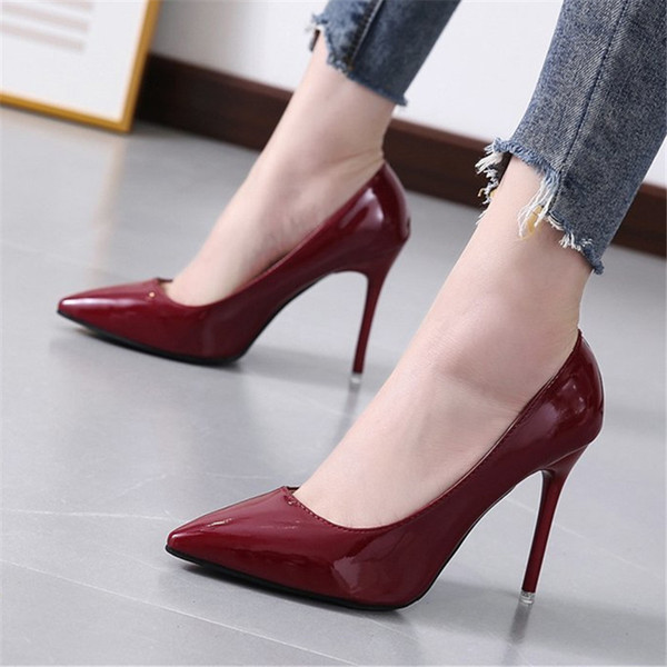 Stílusos női bőrcipő - magassarkúval