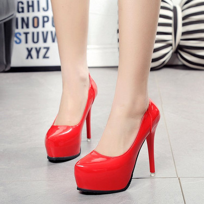 Öko velúrból készült modern női cipő magassarkúval