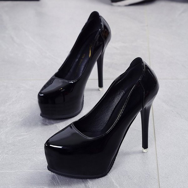 Öko velúrból készült modern női cipő magassarkúval