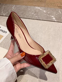 Lakirane cipele s metalnim ukrasima i petom od 6 cm