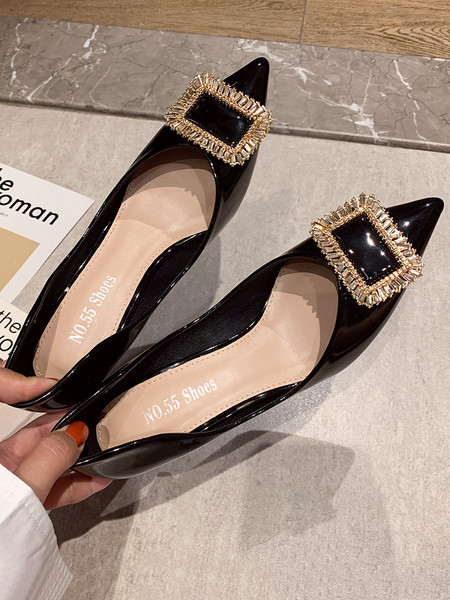 Lakirane cipele s metalnim ukrasima i petom od 6 cm